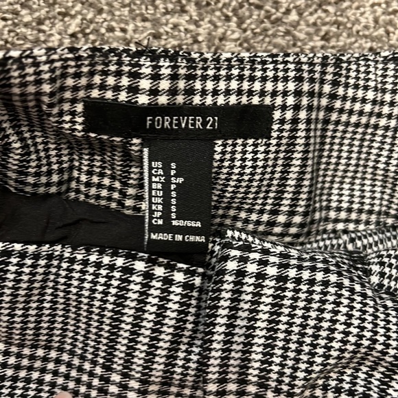 Forever 21 size s shorts - Picture 3 of 3